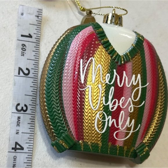 Set of 4 Packed Party Ugly Sweater Merry Vibes Plastic Tree Ornaments (NWT) - Picture 8 of 9
